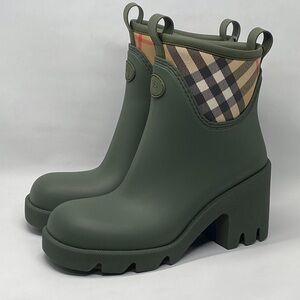 Burberry Rubber Marsh Stamp Heeled Low Boots​ size 37